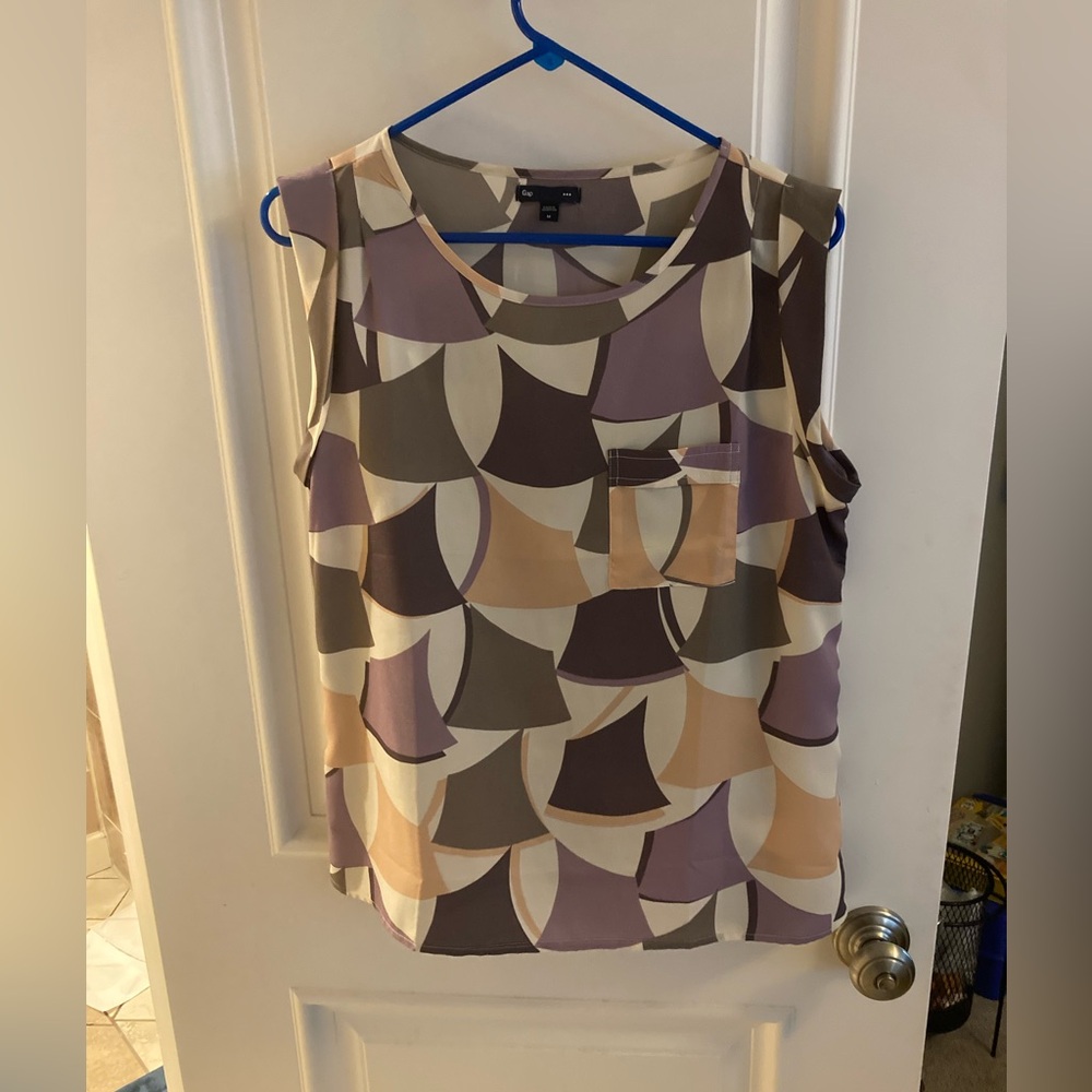 Gap geometric print cap sleeve blouse